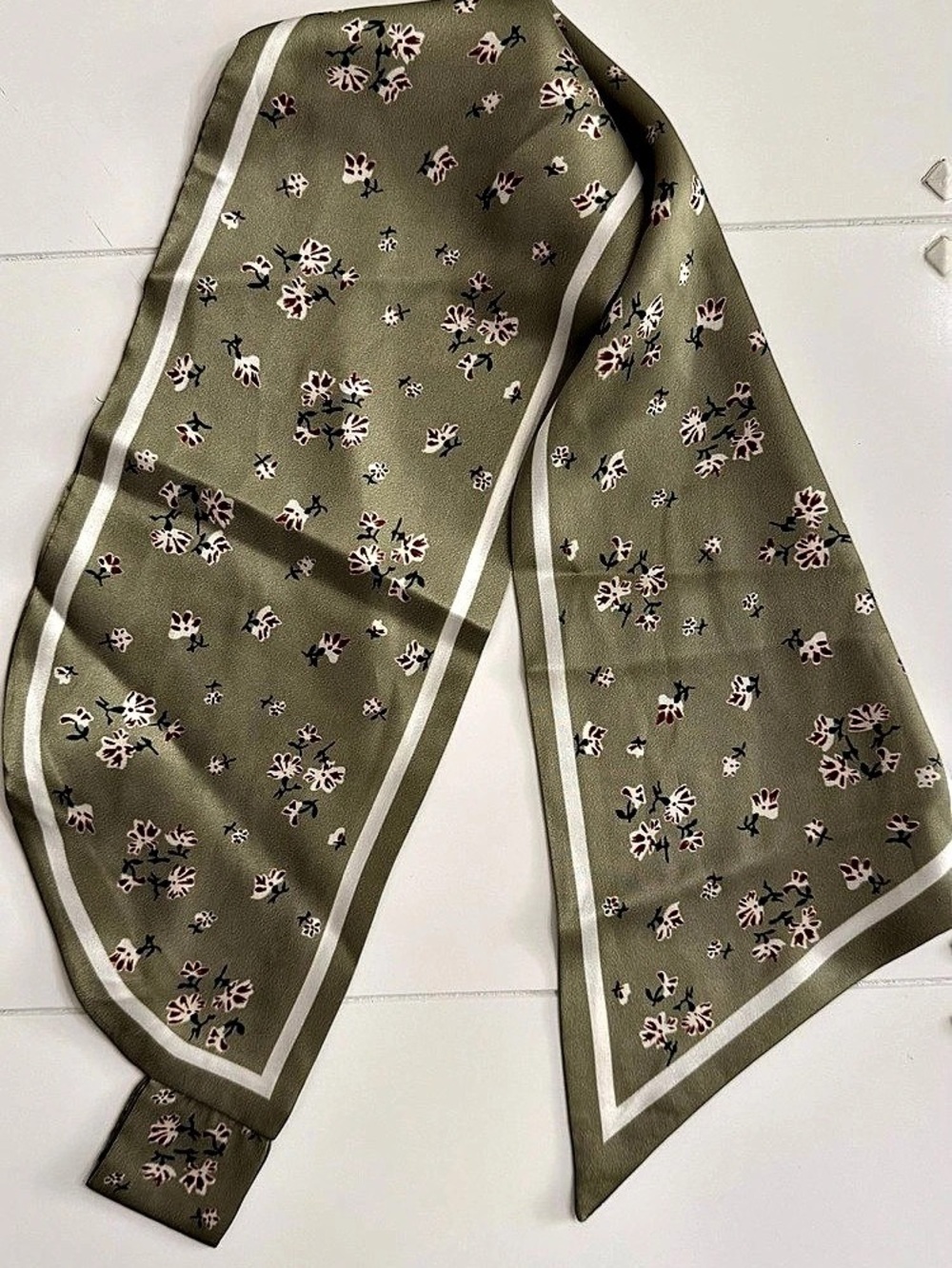 Floral Scarf in Green & White Like New